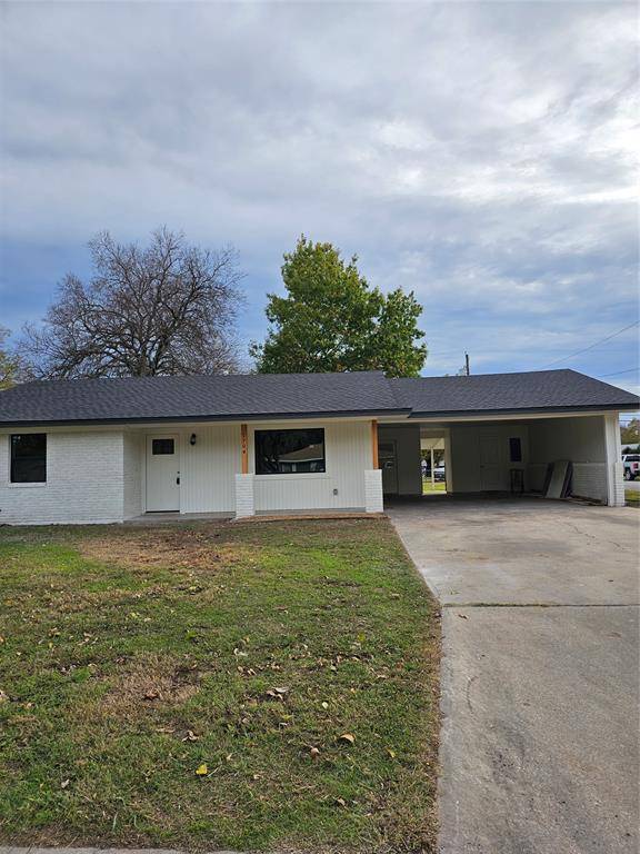 1704 Harris Street, Gainesville, TX 76240