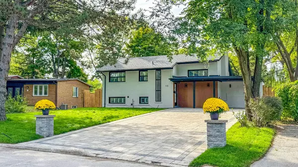 12 Chatfield DR, Toronto C13, ON M3B 1K5