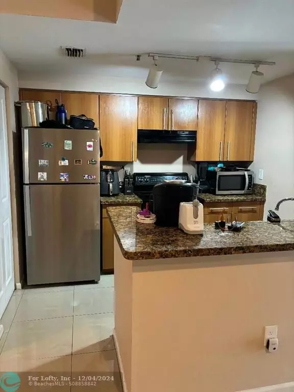 Coral Springs, FL 33067,5940 W Sample Rd  #307