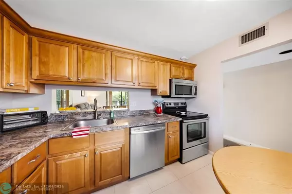 Delray Beach, FL 33484,5250 Las Verdes Cir  #317