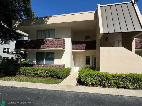 Pompano Beach, FL 33069,2601 S Palm Aire Dr  #112