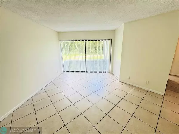 2000 N Congress Ave  #103, West Palm Beach, FL 33401