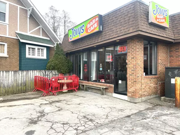 Niagara Falls, ON L2G 6A2,6119 Main ST #4