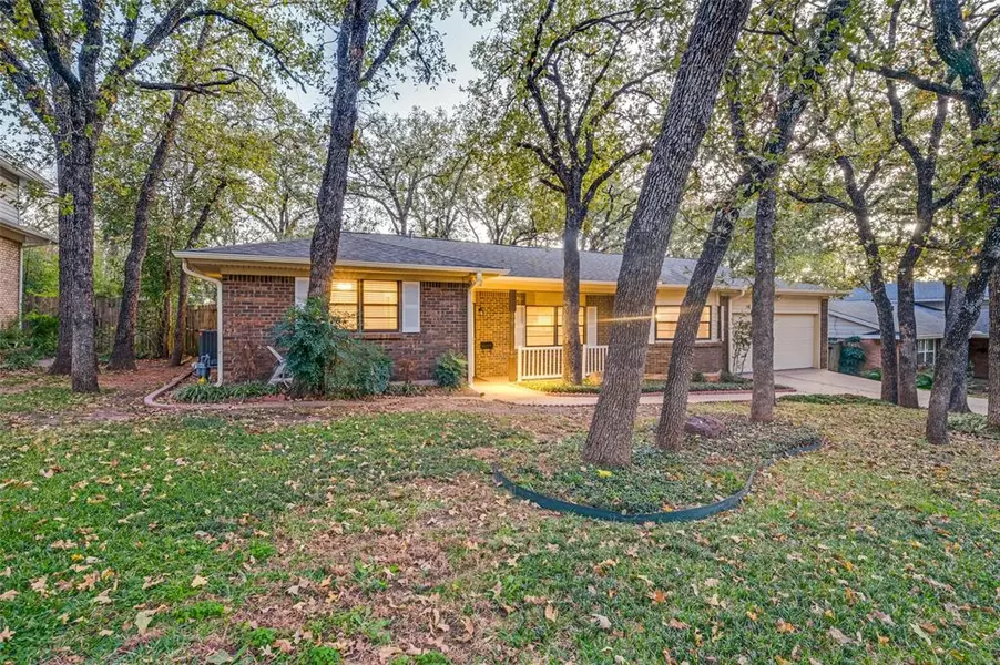 625 Circleview Drive S, Hurst, TX 76054