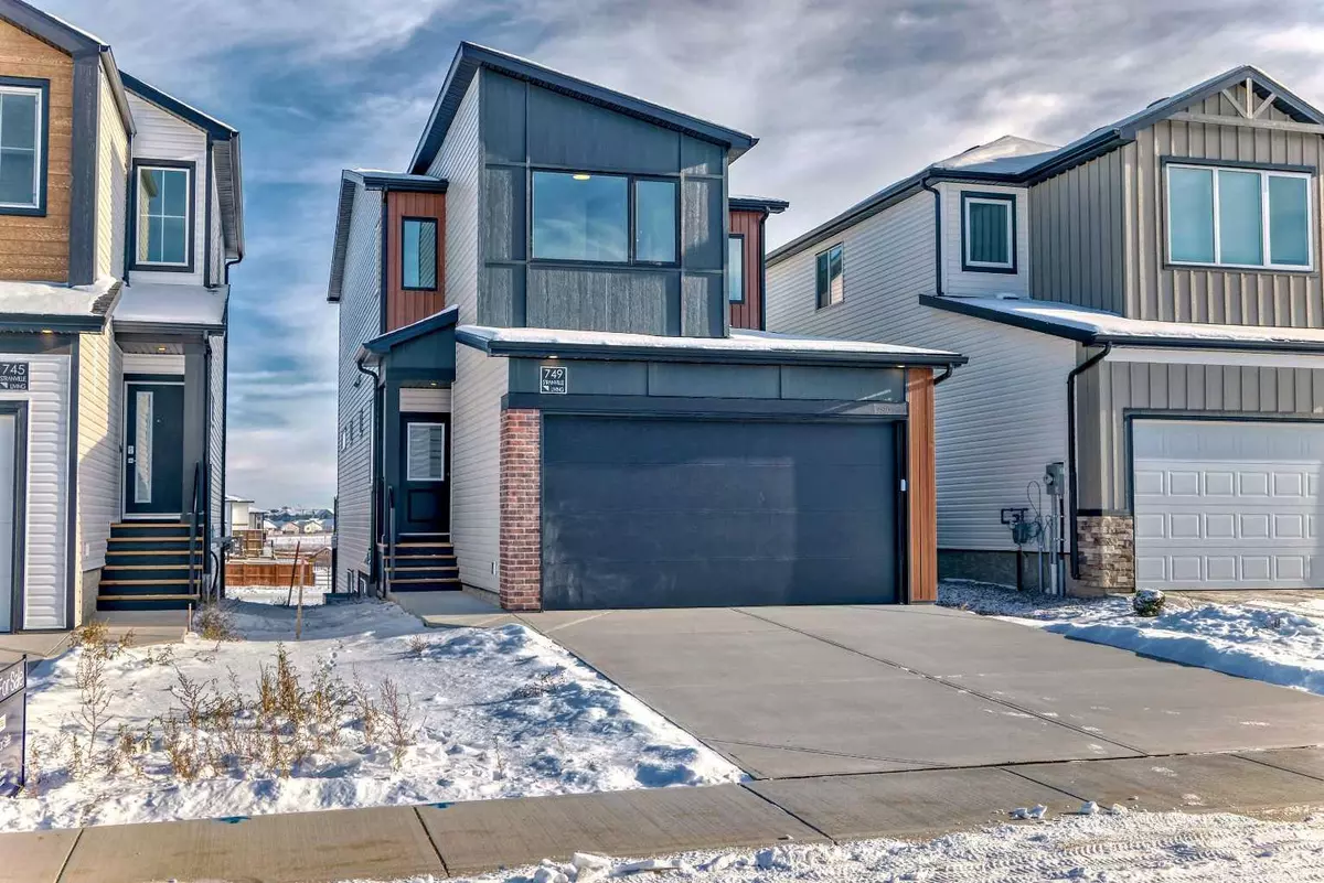 Lethbridge, AB T1J 5V1,749 Violet PL W