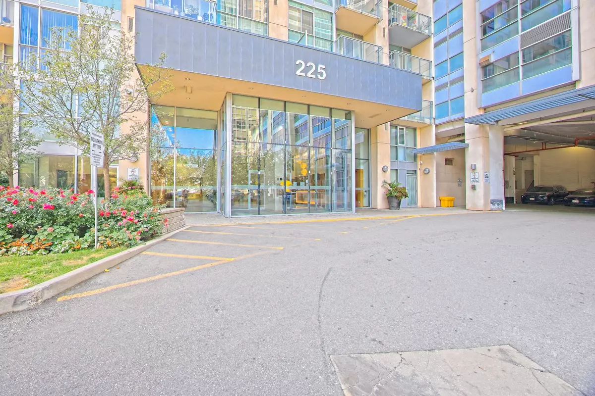 Mississauga, ON L5B 4P2,225 Webb DR #2210