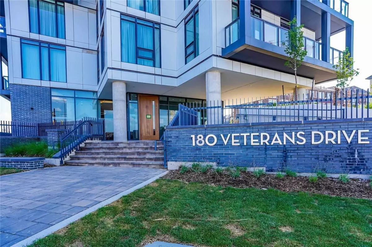 Brampton, ON L7A 5G7,180 veterans DR S #305