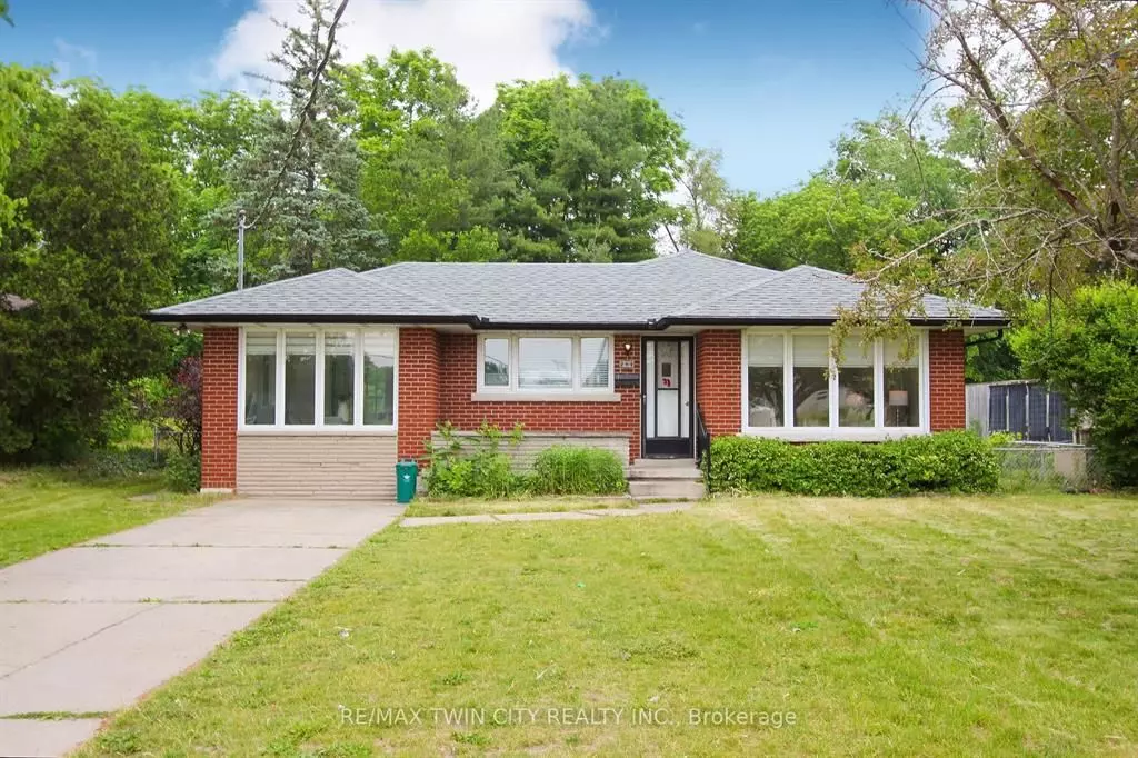 Cambridge, ON N1S 1X1,284 Cedar CRES