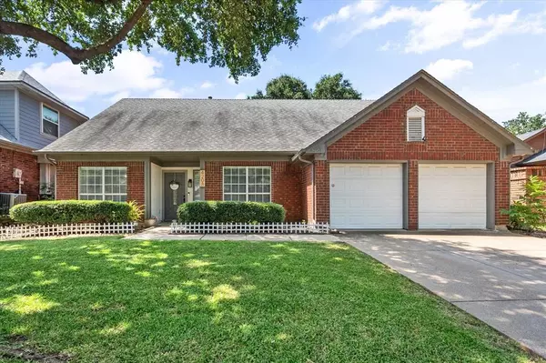 4208 Kelly Glenn Lane,  Arlington,  TX 76017