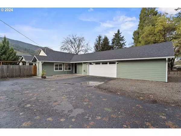 935 PINE ST, Rogue River, OR 97537