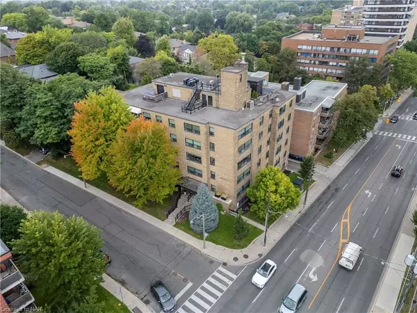 2 RIDELLE AVE #505, Toronto C04, ON M6B 1H4