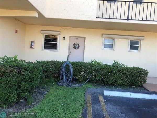 Hollywood, FL 33024,100 Berkley Rd  #104