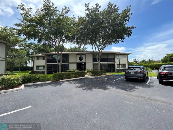 10445 E Clairmont Cir  #104, Tamarac, FL 33321