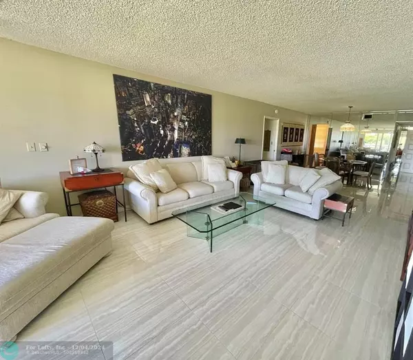 Pompano Beach, FL 33069,800 N Cypress Grove Dr  #402