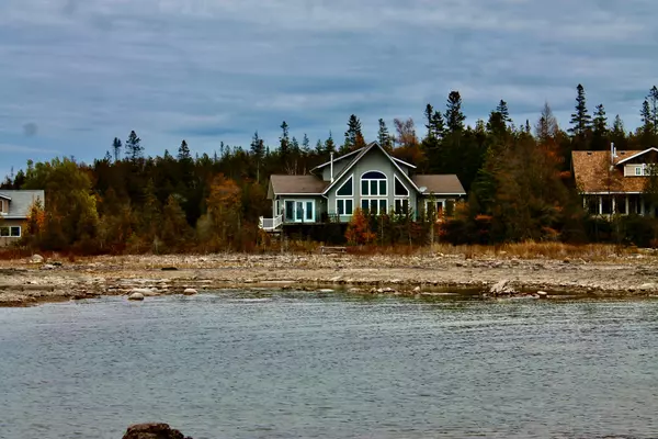 211 Eagle RD, Northern Bruce Peninsula, ON N0H 2R0