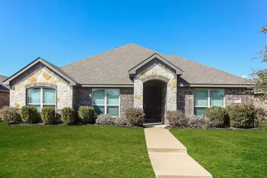 3043 Carlton Parkway, Waxahachie, TX 75165