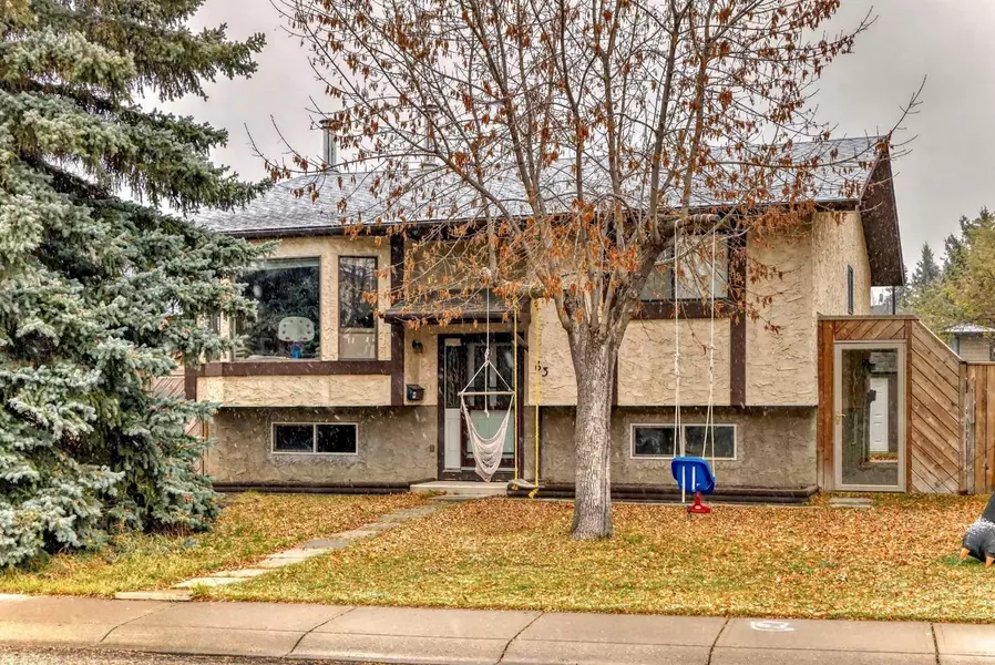 63 Bernard PL Northwest, Calgary, AB T3K 2B8