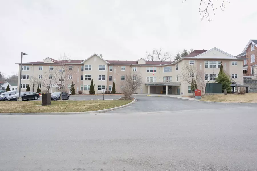 8 Huron ST #312, Kawartha Lakes, ON K9V 6K3