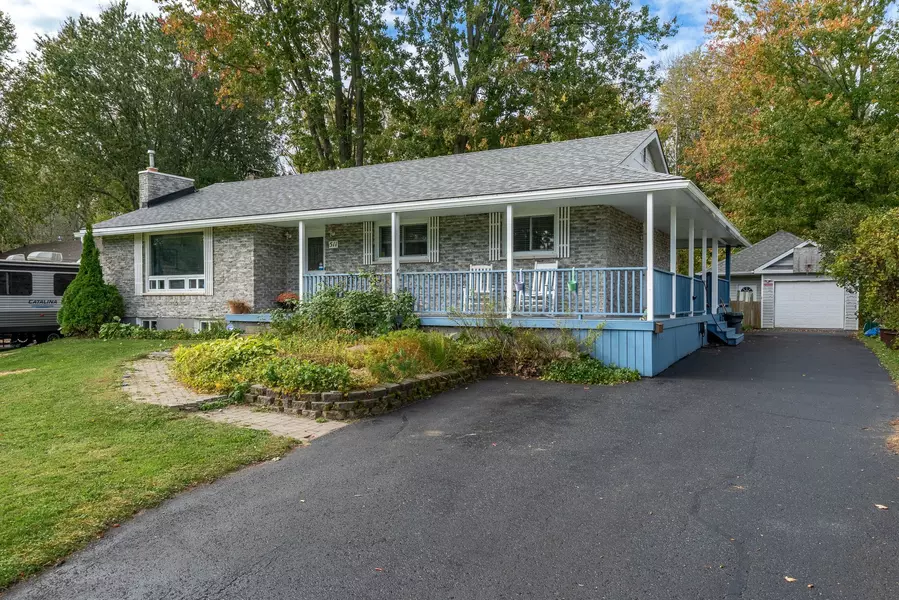 511 Montrose RD, Quinte West, ON K8R 1B2