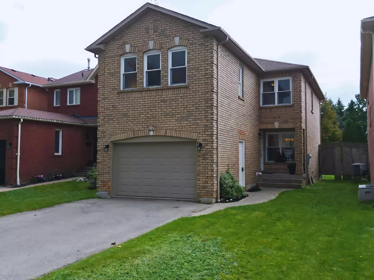 Whitby, ON L1R 1Y5,44 Sable CRES