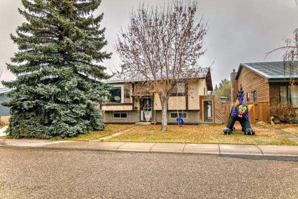 Calgary, AB T3K 2B8,63 Bernard PL Northwest