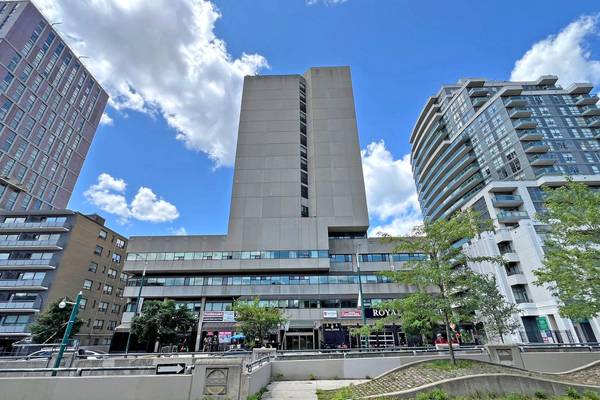 720 Spadina AVE #1510, Toronto C01, ON M5S 2T9