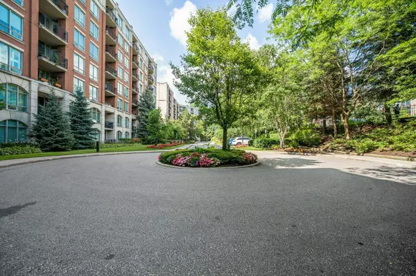 18 William Carson CRES #614, Toronto C12, ON M2P 2G6