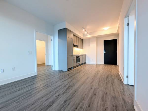 250 Lawrence AVE W #808, Toronto C04, ON M5M 1B1