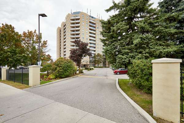 2 Westney RD N #401, Ajax, ON L1T 3H3