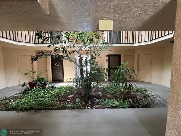 Jensen Beach, FL 34957,2069 NE COLLINS CIR  #10