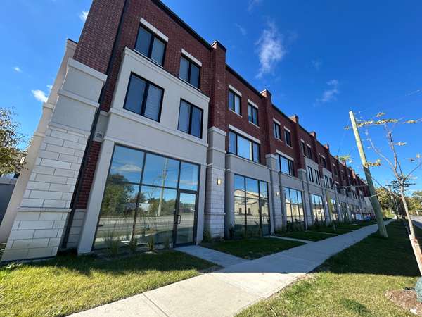 200 Dissette ST #1, Bradford West Gwillimbury, ON L3Z 3G8