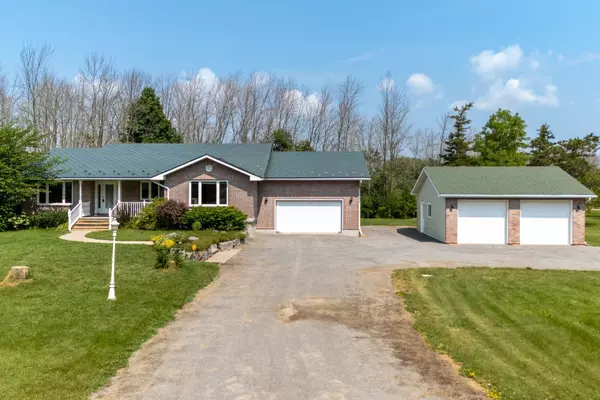 32 Pierce RD, Prince Edward County, ON K0K 1G0