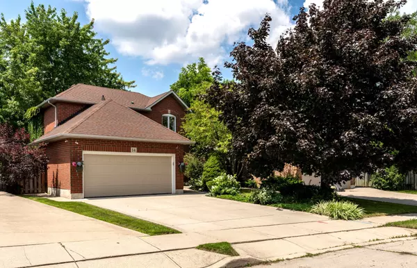 14 Coopershawk CRES, Hamilton, ON L9B 2P4