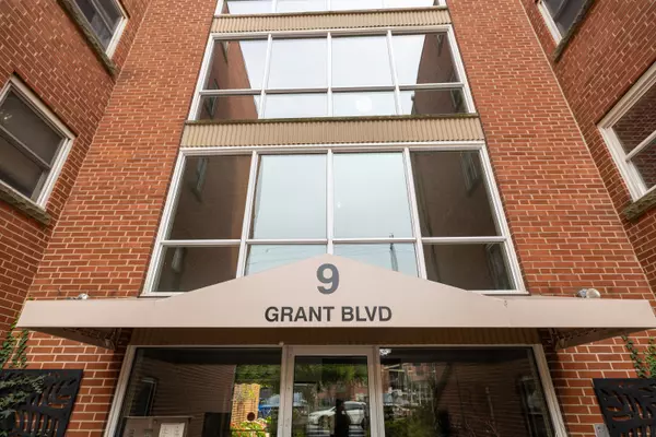 9 Grant BLVD #103, Hamilton, ON L9H 4L5