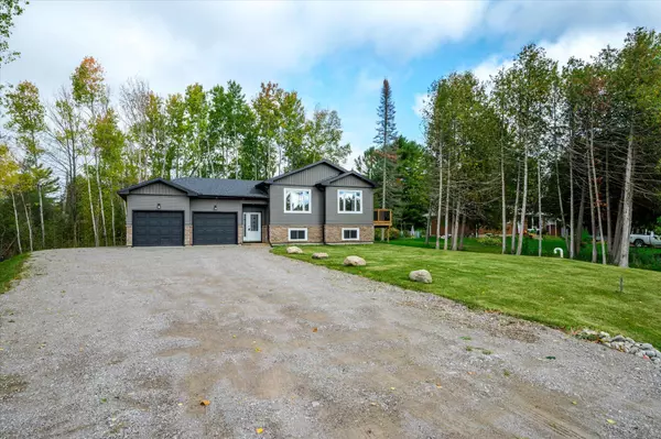 Smith-ennismore-lakefield, ON K0L 1T0,644 Skyline RD