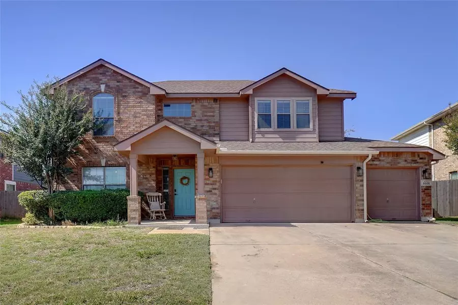 9505 Fox Hill Drive, Fort Worth, TX 76131