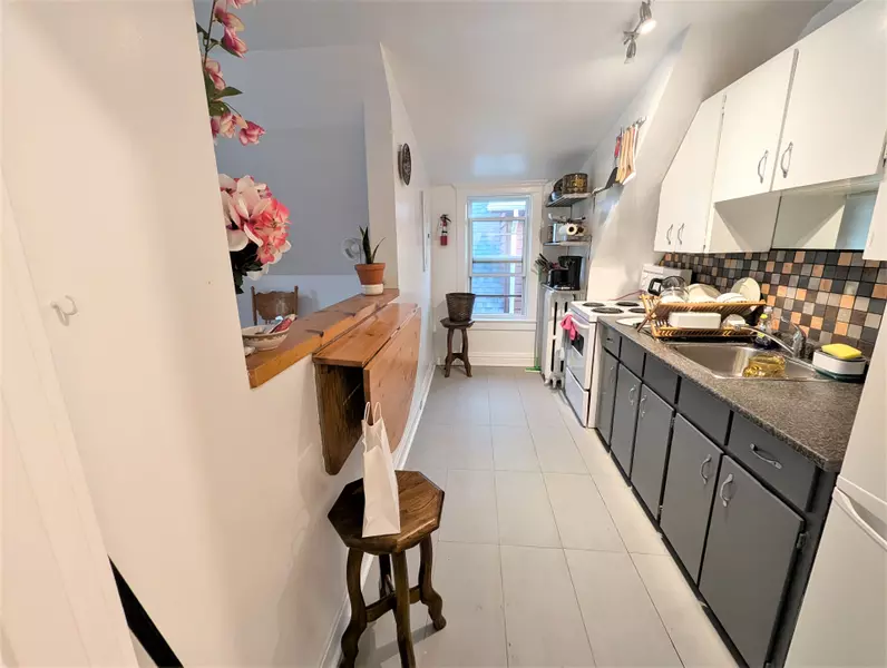 45 Beaty AVE #Upper, Toronto W01, ON M6K 3B3