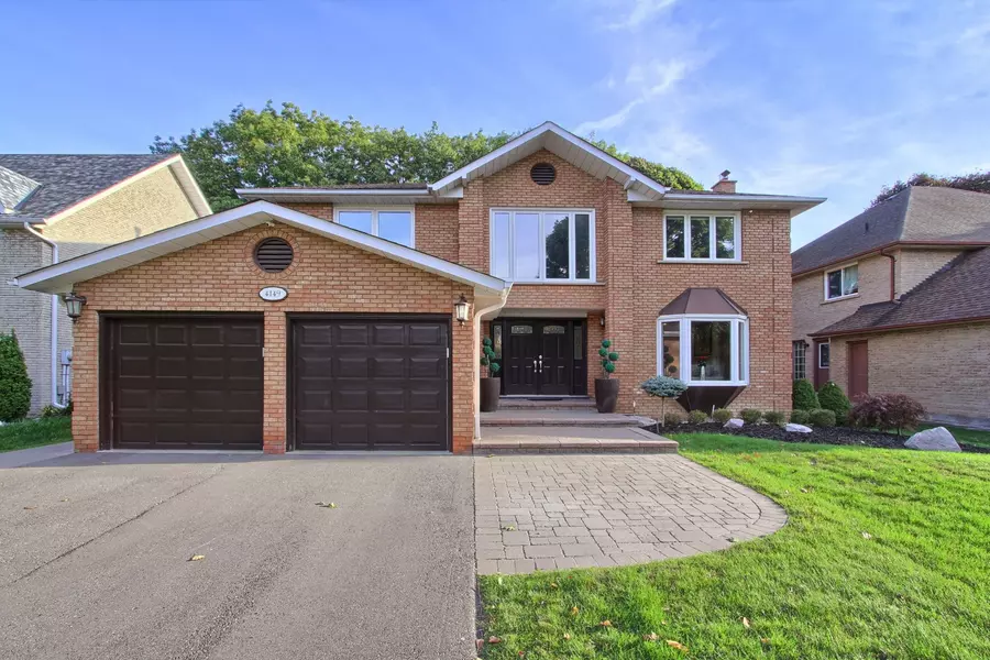 4149 Bridlepath TRL, Mississauga, ON L5L 3E8