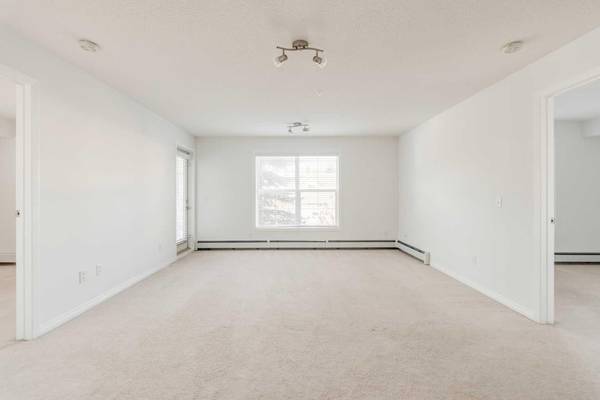 Calgary, AB T2A 7Z4,2000 Applevillage CT Southeast #201