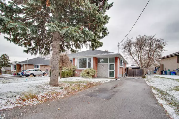 67 Longford DR, Newmarket, ON L3Y 2Y6