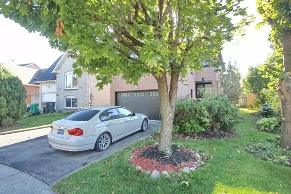 Mississauga, ON L5B 3W9,524 Luzon CRES