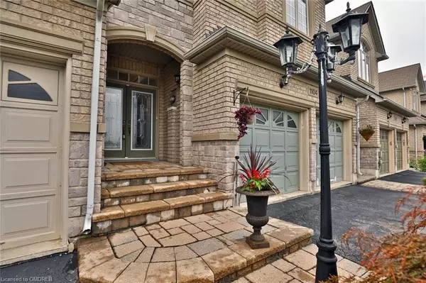 Oakville, ON L6H 7R9,1104 Agram DR