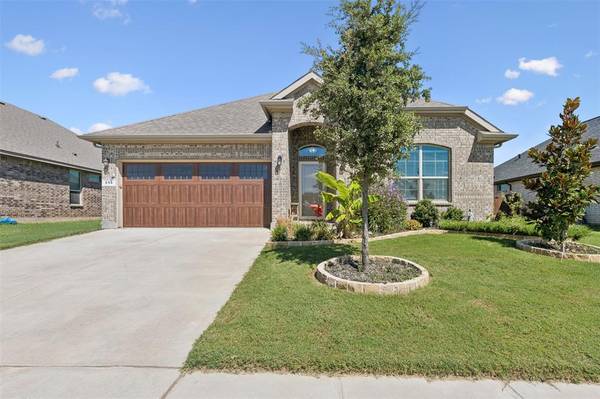 556 Smart Strike Trail, Granbury, TX 76049