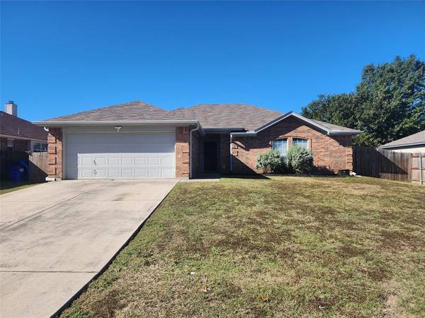 765 Hunter Drive, Azle, TX 76020