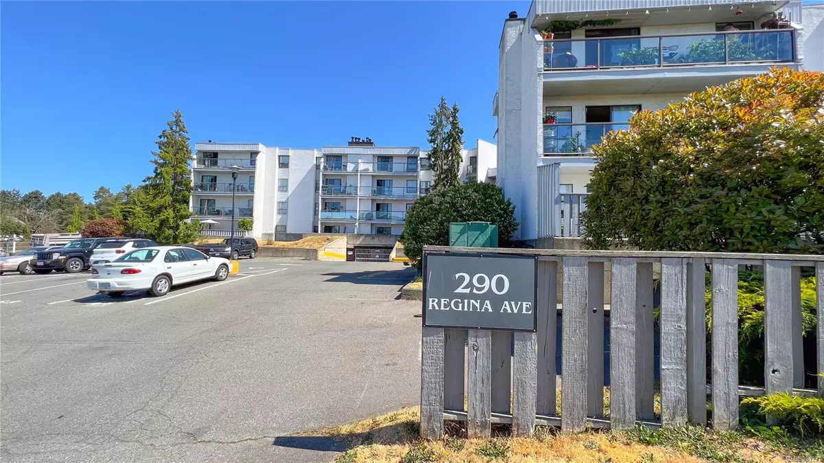 Saanich, BC V8E 6S6,290 Regina Ave #116