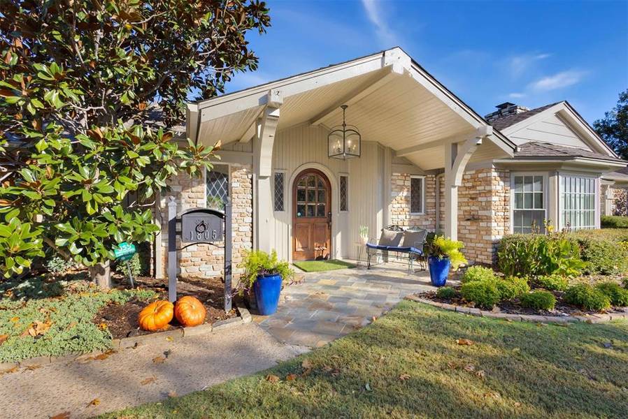 1805 Drakestone Avenue, Nichols Hills, OK 73120