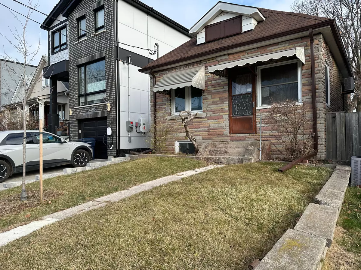 Toronto E03, ON M4C 3T7,263 Glebemount AVE