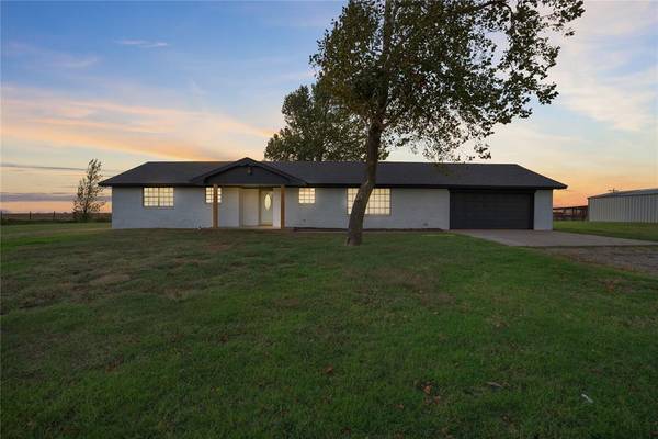 906 County Street 2910, Tuttle, OK 73089