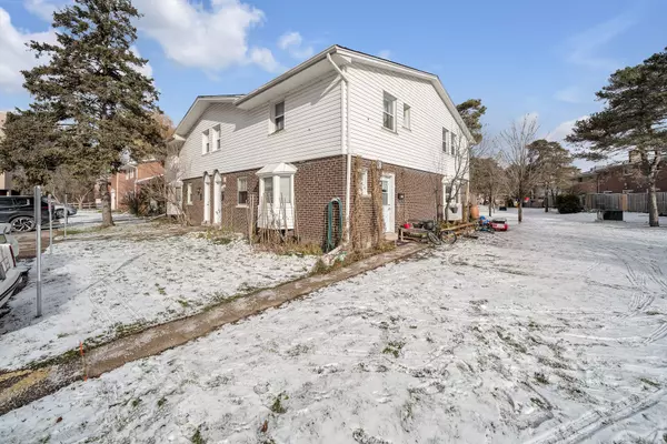 Waterloo, ON N2L 2R7,272 Westcourt PL