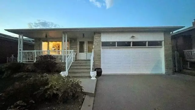 68 Bickerton CRES, Toronto C15, ON M2J 3T1